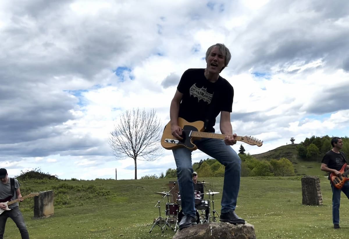 El videoclip está grabado en la localidad bizkaitarra de Zalla